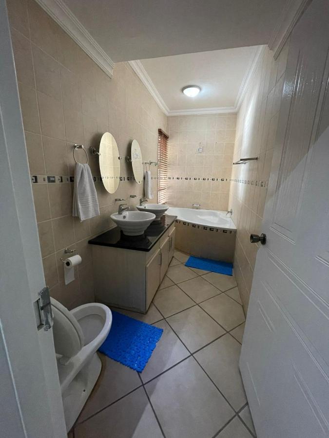The Black Crown Hotel Хартбееспоорт Екстериор снимка